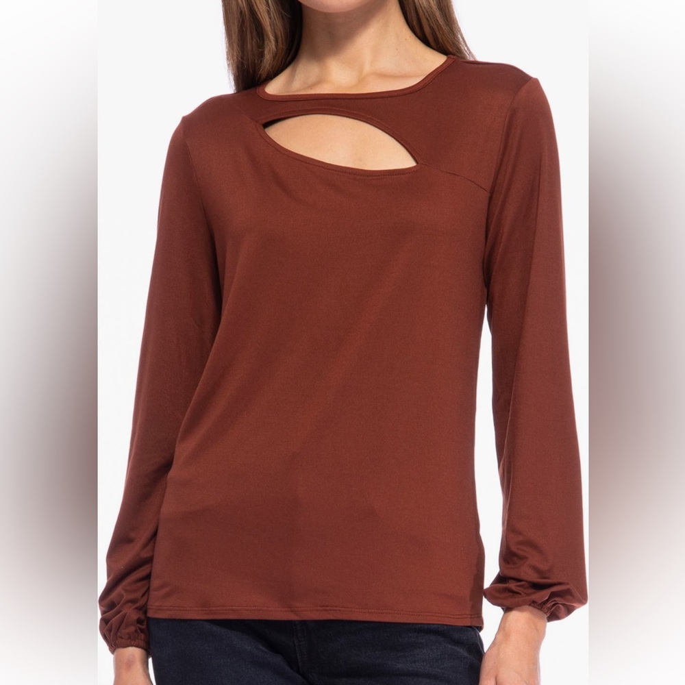 Bobeau neck cut out top